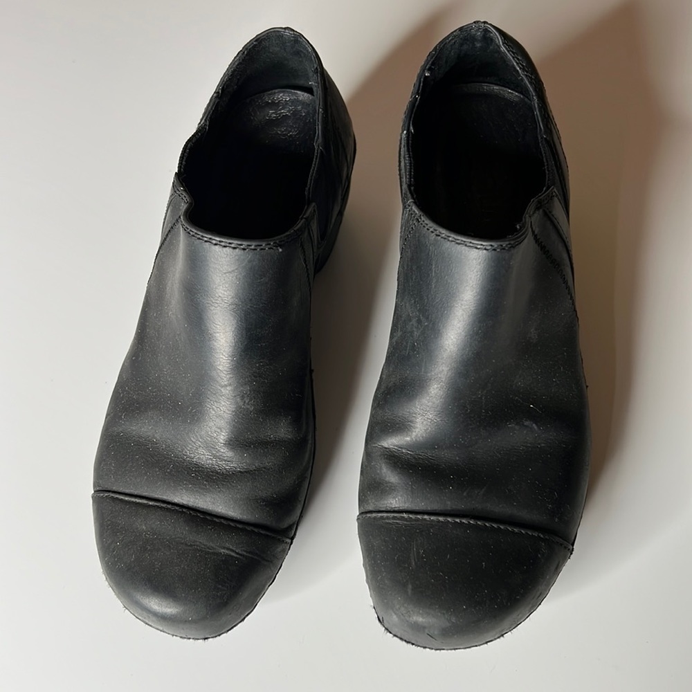 Patagonia Black Oiled Leather Clogs Slip-On Comfort Shoes Women’s Size 7 EU 38 - Picture 3 of 11